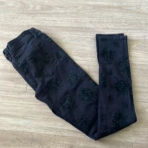 Rose pattern black skinny jeans